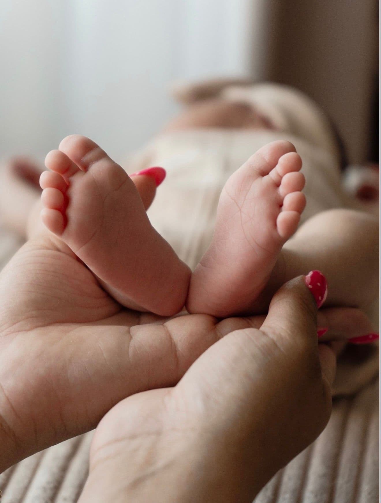 Newbornshoot, de eerste kleine voetjes.